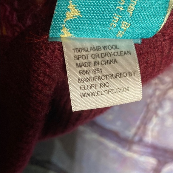 Harry Potter Gryffindor Striped Scarf - Picture 7 of 7